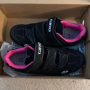 Giro Cycling Shoes With Clips New size 7.5 womens